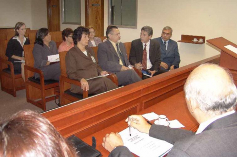 La presidenta de la Corte (segunda fila) participó de una reunión con gremios sobre la ampliación presupuestaria.