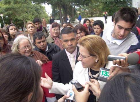 La presidenta de la Corte entregó personalmente la nómina de los magistrados.