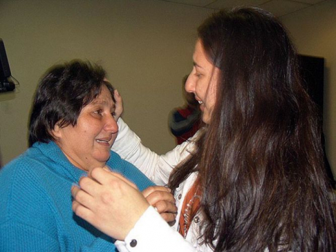 Zully Samudio junto a su madre, despues de conocer la desicion del Tribunal