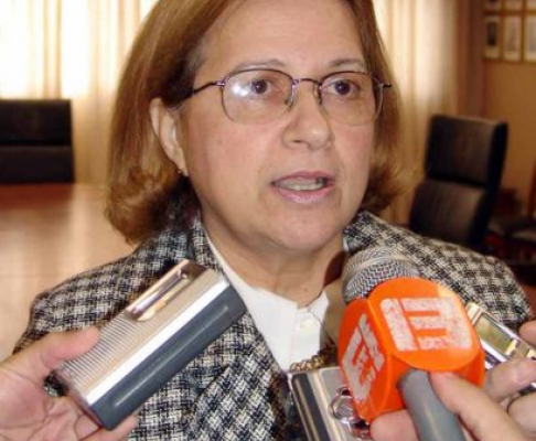 Presidenta de la Corte dialogando con periodistas