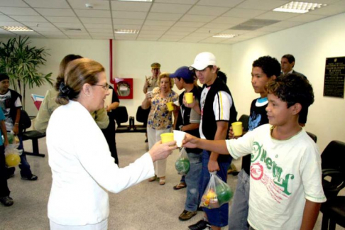 Presidenta de la Corte entregó obsequios por Reyes Magos