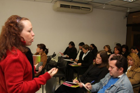 La magistrada María Elodia Almirón durante su exposición 