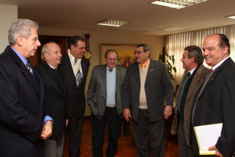 Doctor Antonio Fretes durante la reunión con los directivos de la UIP.