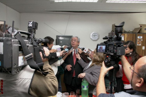 El presidente de la Corte Suprema de Justicia, doctor Raúl Torres Kimrser, durante el acto conmemoraivo por el “Día del Periodista”. 