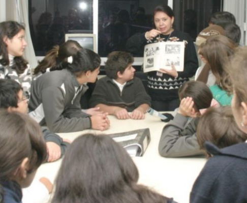 Pese al intenso frío de la mañana, los escolares del Colegio San Antonio de Padua se mostraron muy entusiastas y animosos por adquirir nuevos conocimientos durante su visita al Palacio de Justicia