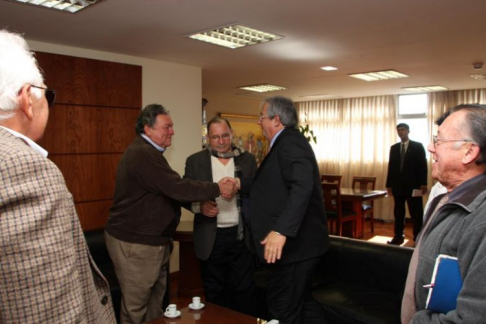 El presidente de la Corte doctor Jose R. Torres Kirmser durante la audiencia con representantes de la Asamblea Permanente de Derechos Humanos.