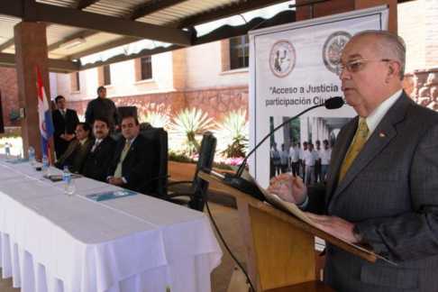 El ministro de la máxima instancia judicial Miguel Oscar Bajac durante la presentación del Sistema de Facilitadores Judiciales en Central