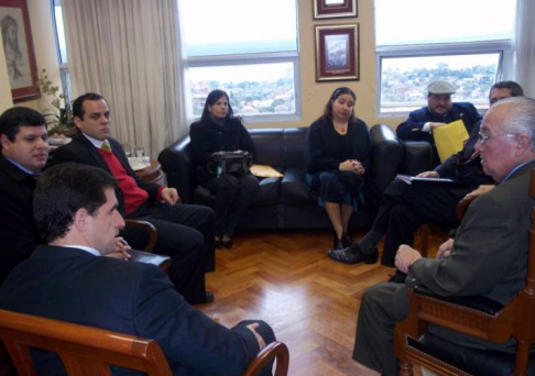 Momento de la reunión entre el Síndico General de Quiebras, agentes síndicos y el ministro de la Corte Suprema de Justicia, doctor Miguel Oscar Bajac