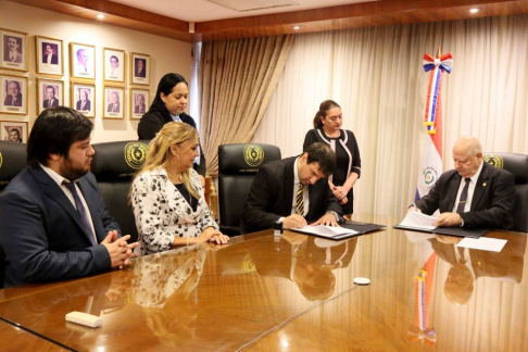 CSJ y UAL suscribieron convenio para promover actividades académicas y pasantías laborales.