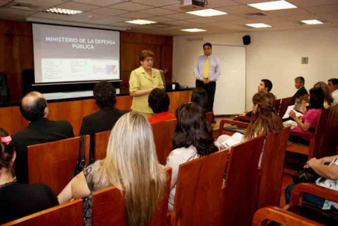 Reunión de defensores con la titular del ministerio de la Defensa Pública, abogada Noyme Yore