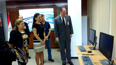 El acto contó con la presencia del director nacional de la Itaipú, James Spalding H., y la directora general de los Registros Públicos, Abog. y N.P. Lourdes E. González Pereira.