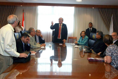 Momento de la reunión entre las autoridades judiciales y la comitiva del caso Curuguaty.