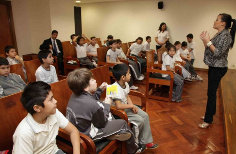 La jueza Violeta Melgarejo Sanabria brindó una charla sobre los derechos y obligaciones de los niños