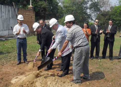 Ministro de la Corte Suprema, doctor Miguel Oscar Bajac realizó la palada inicial en las ciudades de Loreto y Belén 