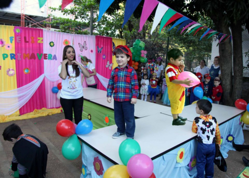 La guardería Dulce Despertar realizó su desfile con disfraces alegóricos a superhéroes.