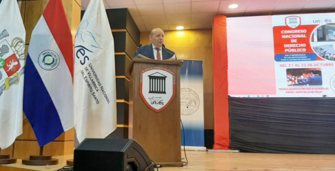 El ministro César Diesel durante su ponencia en el Primer Congreso Nacional de Derecho Público.