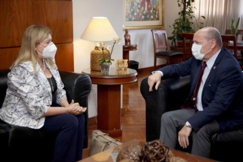 Ambas autoridades conversaron también sobre temas de interés.