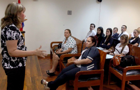 El taller tuvo como eje principal capacitar y entrenar a los funcionarios a  modo de prevenir y afrontar el estrés en todos los ámbitos de la vida.