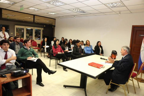 La ponencia sobre Derechos Humanos en Paraguay estuvo a cargo del doctor José Agustín Fernández.