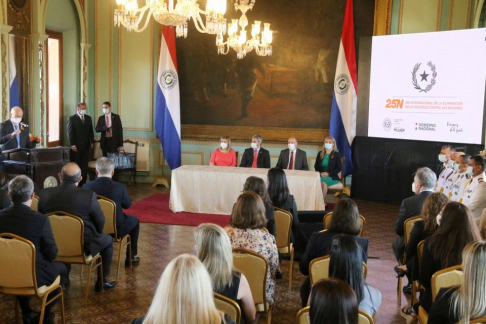 En el Salón Independencia del Palacio de Gobierno tuvo lugar la ceremonia de firma del acta de compromiso de la Ley N° 5777/16.