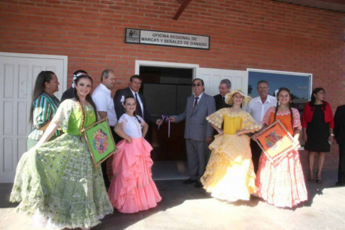 Momento de la inauguración con presencia de autoridades judiciales, departamentales, y otros invitados.