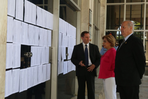 Colocan Pre Padrón de abogados en la entrada del PJ.