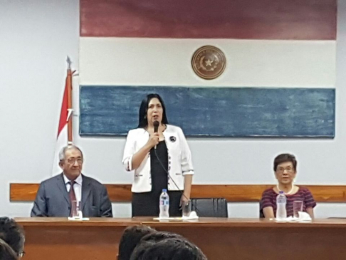 La titular del Consejo de Administración, Miryan Alegre Jara se encargó de la apertura el taller.