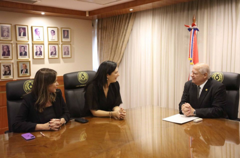 Presidente de la Corte y ministra del MOPC dialogaron sobre iniciativas conjuntas que favorezcan el acceso a la justicia y la movilidad.