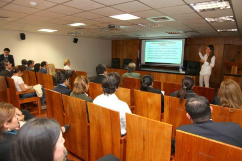 El taller se desarrolla en el Palacio de Justicia de Ciudad del Este. (Foto de Archivo)