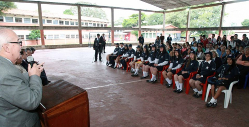 El ministro de la Corte Suprema de Justicia, Miguel Oscar Bajac durante su discurso a los estudiantes 