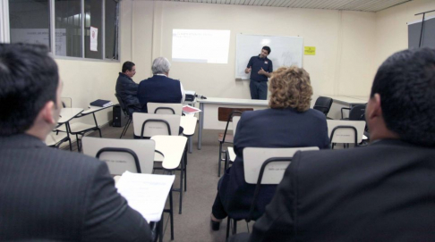 Continúan charlas de la campaña de comunicación interna sobre Cuidemos nuestra casa de trabajo en el Centro de Entrenamiento y Capacitación Judicial, ubicado en el Subsuelo 1 del Palacio de Justicia de Asunción. 