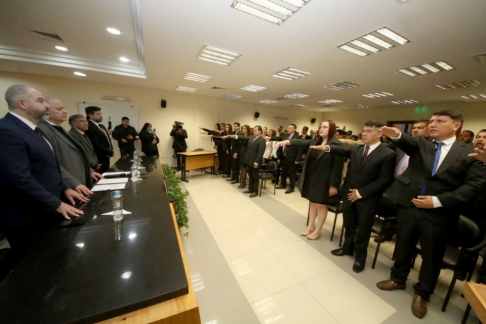 El presidente Luis María Benítez Riera y el ministro superintendente de Caaguazú, doctor Manuel de Jesús Ramírez Candia, en la séptima sede judicial del país.