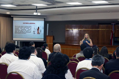 Curso sobre el “Manejo del estrés laboral para el cuidado de la salud mental”.