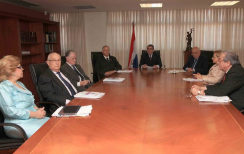 El pleno de la Corte Suprema de Justicia reunido durante el mensaje del presidente, doctor Antonio Fretes, y lanzamiento de TV Justicia.