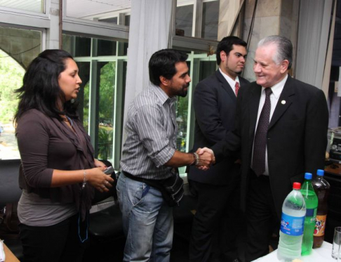 El evento se llevó a cabo en la Sala de Prensa ubicada en el primer piso de la torre sur de la sede judicial de Asunción.