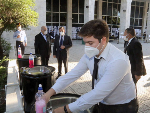 Las medidas sanitarias son obligatorias antes de ingresar a la sede judicial.