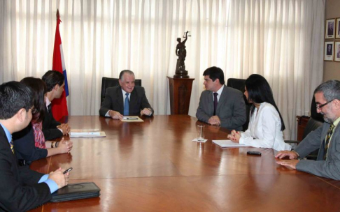 Miembros de la Relatoria Especial para la libertad de Expresión de la CIDH reunidos con el presidente de la Corte Suprema