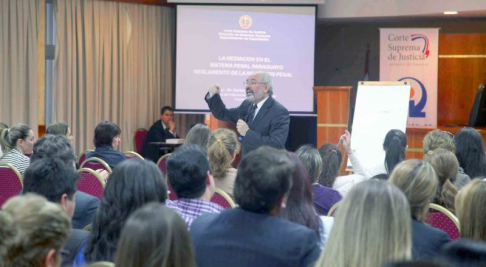 El juez Carlos Ortiz Barrios tuvo a su cargo la ponencia del día.