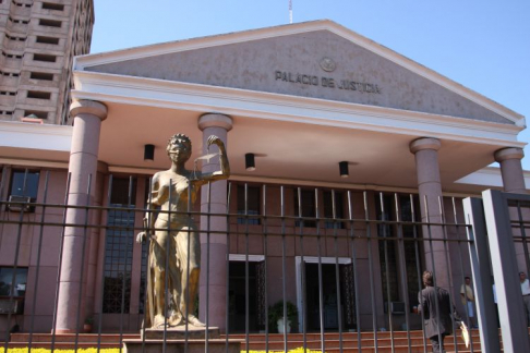 Fachada del Palacio de Justicia de Ciudad del Este.