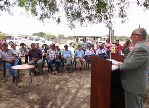 El ministro Miguel Oscar Bajac durante el acto en Bahía Negra.