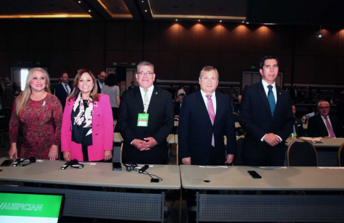 El ministro doctor Eugenio Jiménez Rolón asistió al acto inaugural desarrollado en el Salón Bicentenario del Centro de Eventos de Paseo La Galería.