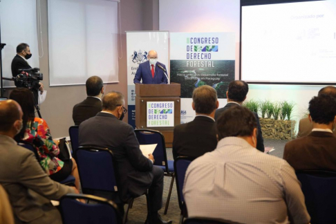 Titular de la Corte Suprema presidió la apertura del II Congreso de Derecho Forestal.