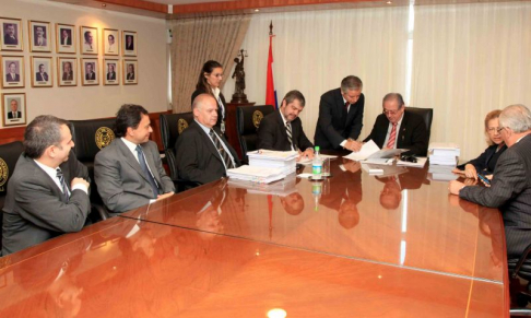 Momento de la firma del convenio entre la Corte Suprema de Justicia y el Consejo de la Magistratura.