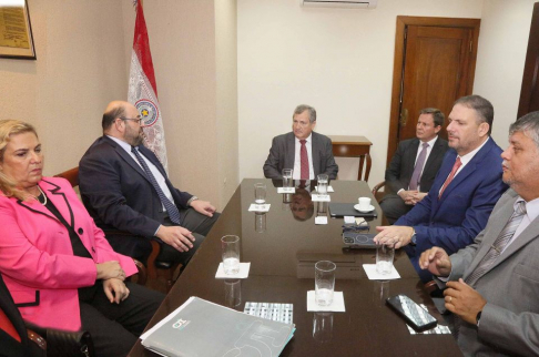 El ministro Eugenio Jiménez Rolón, estuvo acompañado por el vicepresidente segundo ,doctor Alberto Martínez Simón, en una reunión con representantes del Coadem y el Cap. 