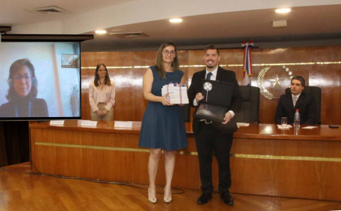 El 1er puesto fue para Pedro Lacasa González, cuyo trabajo tuvo el componente de innovación y creatividad que buscamos, puntualizó Berta Dávalos.