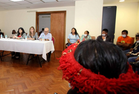 La ministra Carolina Llanes participó del acto en representación del ministro encargado de DD. HH., Manuel Ramírez Candia.