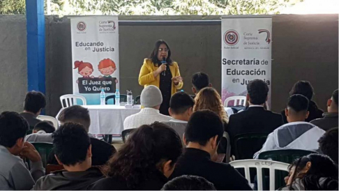 Alumnos del Centro Educativo Sagrada Familia de Reducto, San Lorenzo participaron de charla educativa.