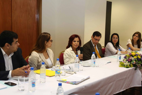 Ministra Miryam Peña dirigiendose a los presentes durante la apertura de la actividad. 