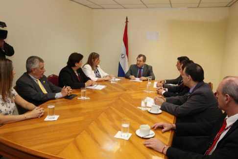 Ministro Eugenio Jiménez Rolón reunido con representantes del Ministerio de Justicia, Ministerio Público, Auditoría de Gestión y Defensoría General dependientes de la Corte.