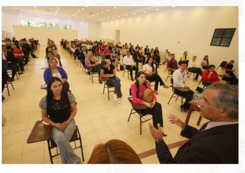 El doctor Manuel Ramírez Candia, ministro superintendente de la Circunscripción de Caaguazú, observó in situ el normal desarrollo del examen de conocimientos.